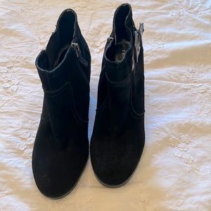 Black SUEDE SHORT BOOTIES
